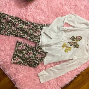 2-piece girls’ outfit, size 6